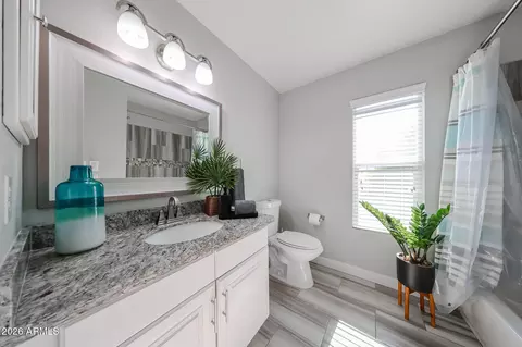 Bath - 1502 E Wescott Dr, Phoenix, AZ 85024 photo 2 of 10