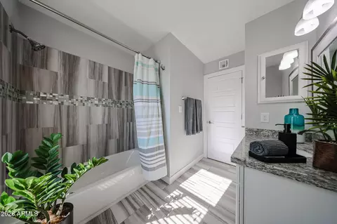 Bath - 1502 E Wescott Dr, Phoenix, AZ 85024 photo 4 of 10
