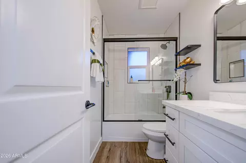 Bath - 5330 N 18th St, Phoenix, AZ 85016 photo 4 of 7