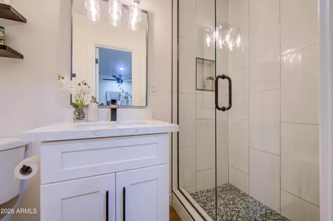Bath - 5330 N 18th St, Phoenix, AZ 85016 photo 7 of 7