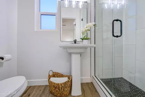 Bath - 5330 N 18th St, Phoenix, AZ 85016 photo 1 of 7