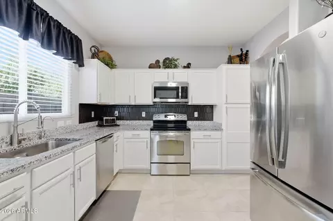 Kitchen - 9506 E Kilarea Ave, Mesa, AZ 85209 photo 4 of 5