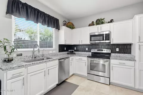 Kitchen - 9506 E Kilarea Ave, Mesa, AZ 85209 photo 3 of 5