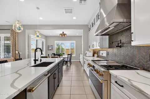 Kitchen - 10704 E Thatcher Ave, Mesa, AZ 85212 photo 6 of 7