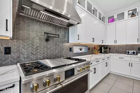 Kitchen - 10704 E Thatcher Ave, Mesa, AZ 85212 photo 5 of 7