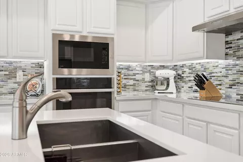 Kitchen - 15550 S 5th Ave #252, Phoenix, AZ 85045 photo 5 of 5