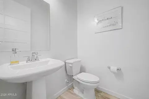 Bath - 1122 E Monte Way, Phoenix, AZ 85042 photo 2 of 4
