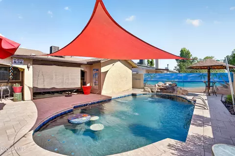 Exterior - 4832 N 63rd Dr, Phoenix, AZ 85033 photo 8 of 14