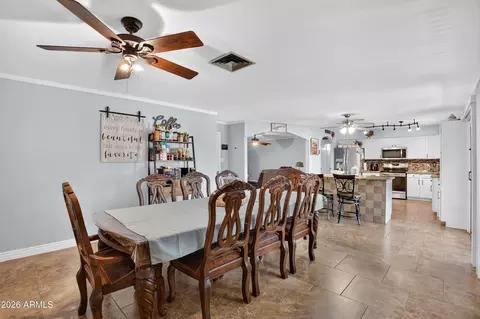Dining - 4832 N 63rd Dr, Phoenix, AZ 85033 photo 4 of 4