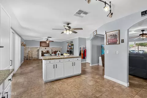 Kitchen - 4832 N 63rd Dr, Phoenix, AZ 85033 photo 6 of 6