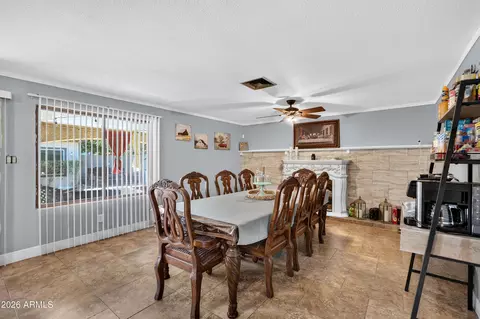 Dining - 4832 N 63rd Dr, Phoenix, AZ 85033 photo 2 of 4