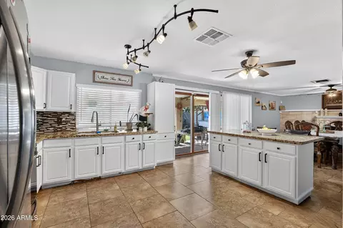 Kitchen - 4832 N 63rd Dr, Phoenix, AZ 85033 photo 5 of 6