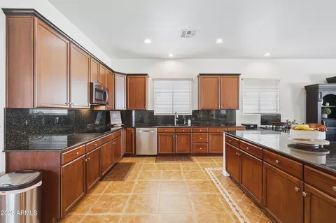 Kitchen - 4615 E Carriage Ct, Gilbert, AZ 85297 photo 5 of 7