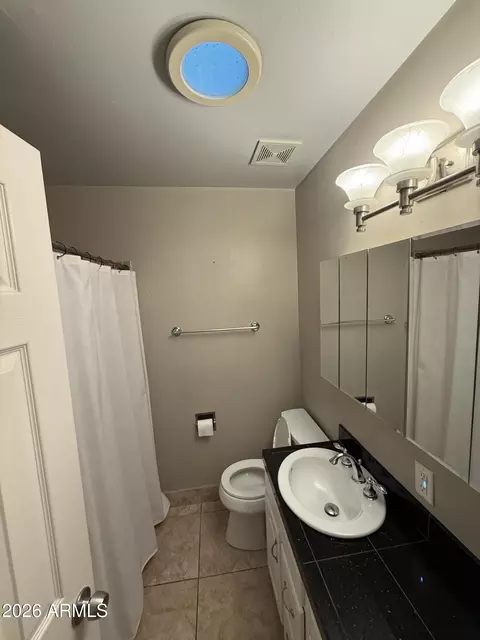 Bath - 3907 E Devonshire Ave, Phoenix, AZ 85018 photo 2 of 2