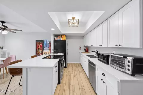 Kitchen - 4750 N 20th Ave, Phoenix, AZ 85015 photo 4 of 4