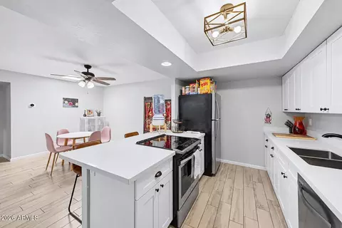 Kitchen - 4750 N 20th Ave, Phoenix, AZ 85015 photo 2 of 4