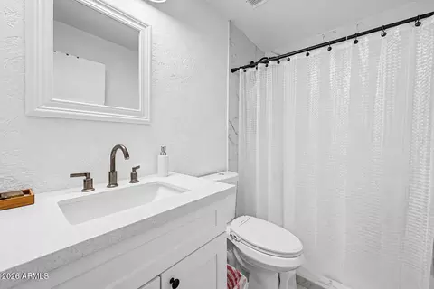 Bath - 4750 N 20th Ave, Phoenix, AZ 85015 photo 4 of 4