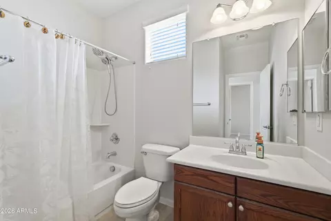 Bath - 3481 E Orchid Ln, Gilbert, AZ 85296 photo 2 of 2