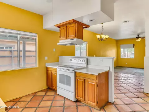 Kitchen - 1331 E Apollo Rd, Phoenix, AZ 85042 photo 2 of 4