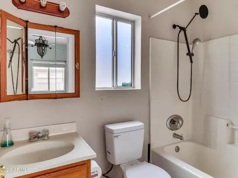 Bath - 1331 E Apollo Rd, Phoenix, AZ 85042 photo 3 of 3