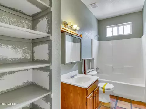 Bath - 1331 E Apollo Rd, Phoenix, AZ 85042 photo 1 of 3