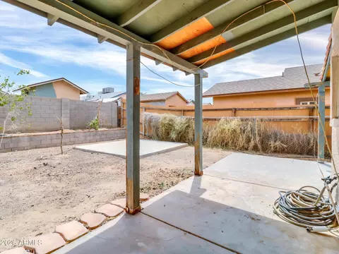 Exterior - 1331 E Apollo Rd, Phoenix, AZ 85042 photo 5 of 6