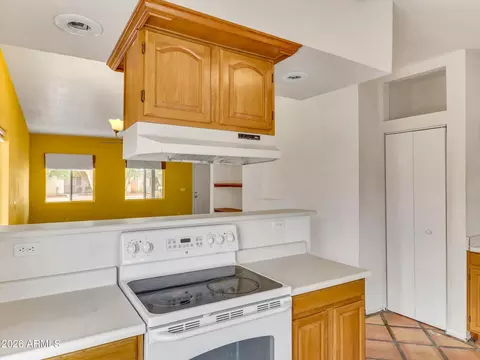 Kitchen - 1331 E Apollo Rd, Phoenix, AZ 85042 photo 3 of 4