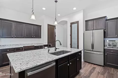 Kitchen - 3020 E Pinto Dr, Gilbert, AZ 85296 photo 4 of 5