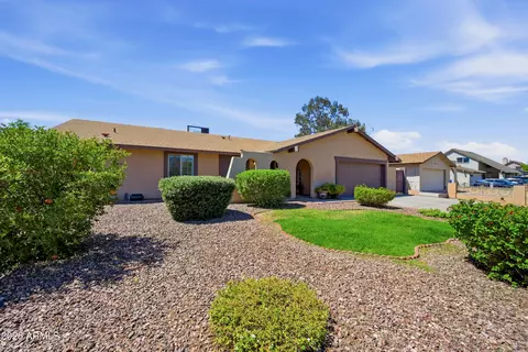 Exterior - 7949 W Devonshire Ave, Phoenix, AZ 85033 photo 1 of 7