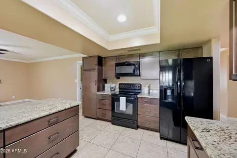 Kitchen - 7949 W Devonshire Ave, Phoenix, AZ 85033 photo 2 of 3