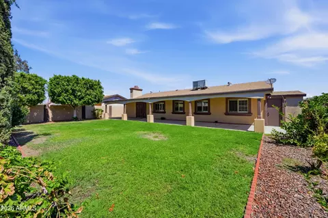 Exterior - 7949 W Devonshire Ave, Phoenix, AZ 85033 photo 6 of 7