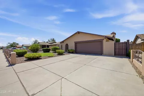 Exterior - 7949 W Devonshire Ave, Phoenix, AZ 85033 photo 2 of 7