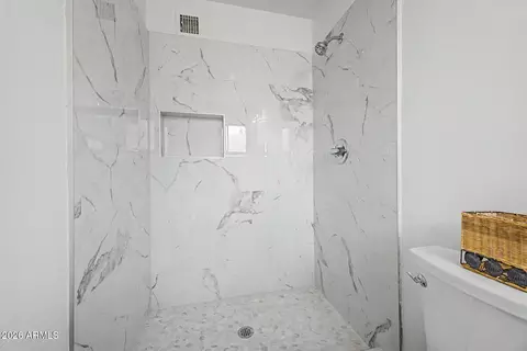 Bath - 212 E Minton Dr, Tempe, AZ 85282 photo 2 of 3