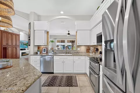 Kitchen - 2242 E Victor Rd, Gilbert, AZ 85296 photo 4 of 6