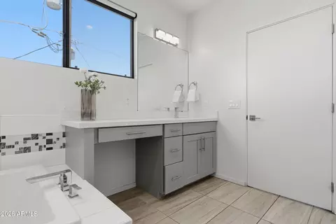 Bath - 2740 E Roma Ave, Phoenix, AZ 85016 photo 5 of 6