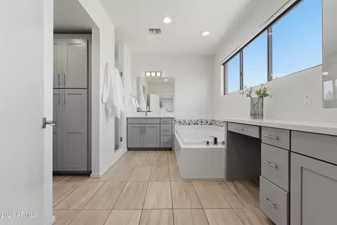 Bath - 2740 E Roma Ave, Phoenix, AZ 85016 photo 2 of 6