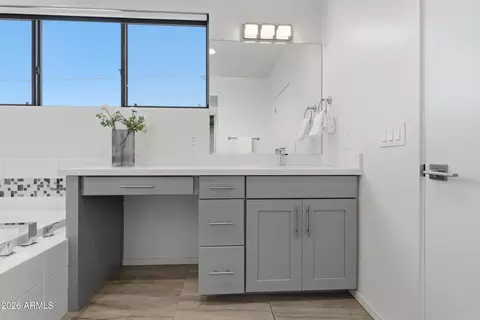 Bath - 2740 E Roma Ave, Phoenix, AZ 85016 photo 4 of 6
