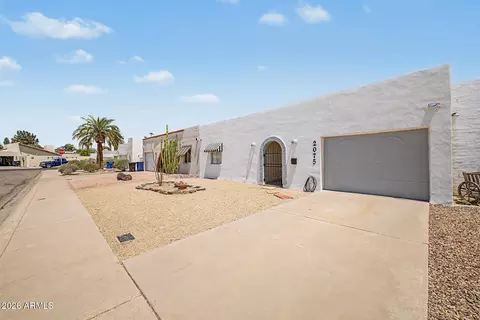 Exterior - 2075 E Cairo Dr, Tempe, AZ 85282 photo 3 of 8