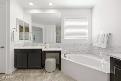 Bath - 3889 E Chestnut Ln, Gilbert, AZ 85298 photo 4 of 5
