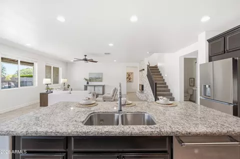 Kitchen - 3889 E Chestnut Ln, Gilbert, AZ 85298 photo 4 of 8