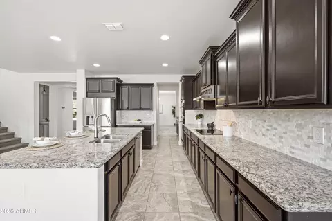 Kitchen - 3889 E Chestnut Ln, Gilbert, AZ 85298 photo 3 of 8