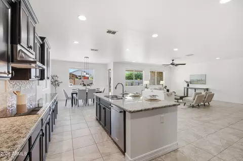Kitchen - 3889 E Chestnut Ln, Gilbert, AZ 85298 photo 5 of 8