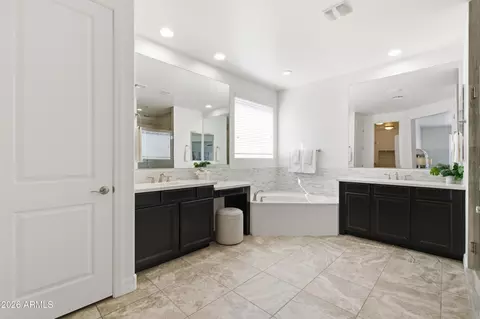 Bath - 3889 E Chestnut Ln, Gilbert, AZ 85298 photo 1 of 5