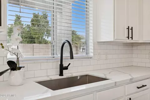 Kitchen - 2545 E Harrison Ct, Gilbert, AZ 85295 photo 3 of 4