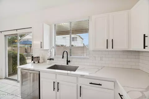 Kitchen - 2545 E Harrison Ct, Gilbert, AZ 85295 photo 4 of 4