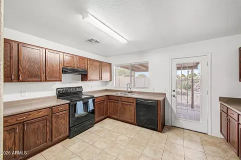 Kitchen - 966 E Graham Ln, Apache Junction, AZ 85119 photo 2 of 4