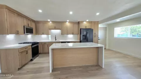 Kitchen - 2232 E Mitchell Dr, Phoenix, AZ 85016 photo 2 of 7