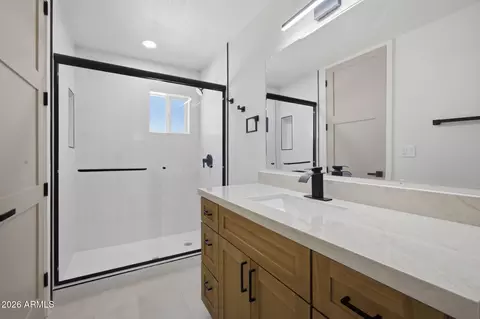 Bath - 2232 E Mitchell Dr, Phoenix, AZ 85016 photo 2 of 3
