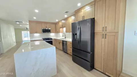 Kitchen - 2232 E Mitchell Dr, Phoenix, AZ 85016 photo 5 of 7