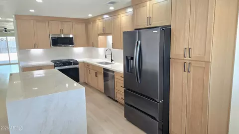 Kitchen - 2232 E Mitchell Dr, Phoenix, AZ 85016 photo 4 of 7